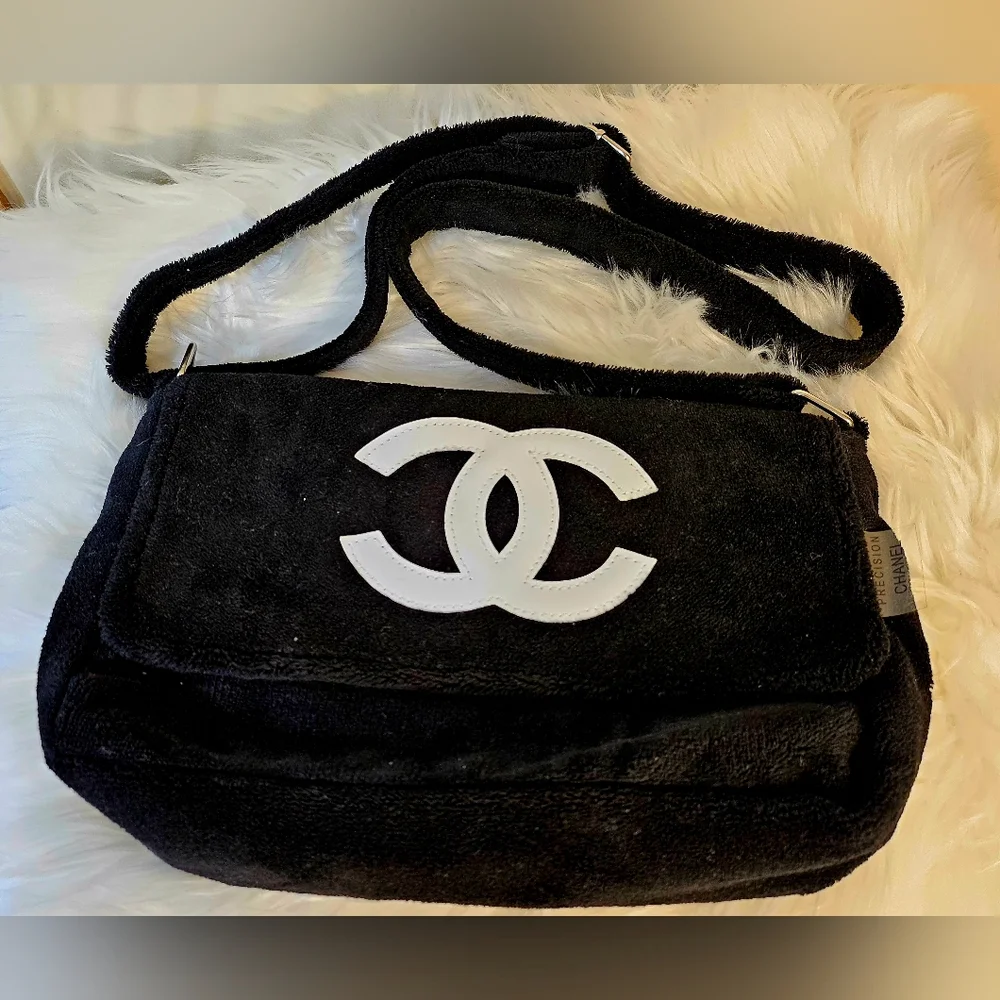 🖤 Chanel Crossbody Bag 🖤 - Picture 2 of 16